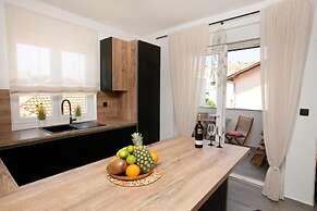 Mat-deluxe With Free Parking - A1