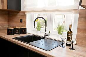 Mat-deluxe With Free Parking - A1