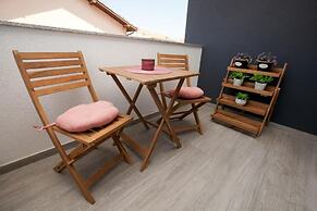 Mat-deluxe With Free Parking - A1