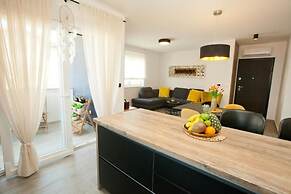 Mat-deluxe With Free Parking - A1