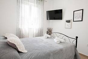 Mat-deluxe With Free Parking - A1