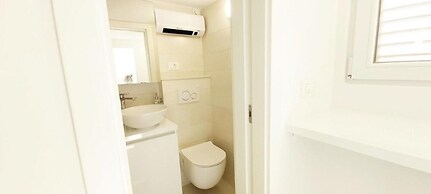 Jele - Perfect Location - A1