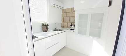 Jele - Perfect Location - A1