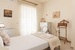 Deluxe 2 Bedroom apt in Petroupoli