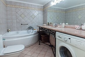 Deluxe 2 Bedroom apt in Petroupoli