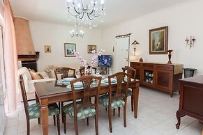 Deluxe 2 Bedroom apt in Petroupoli