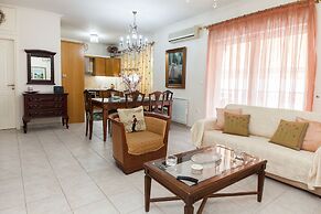 Deluxe 2 Bedroom apt in Petroupoli
