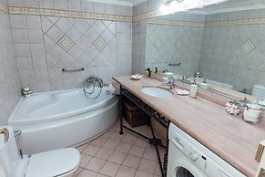 Deluxe 2 Bedroom apt in Petroupoli
