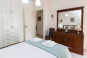 Deluxe 2 Bedroom apt in Petroupoli