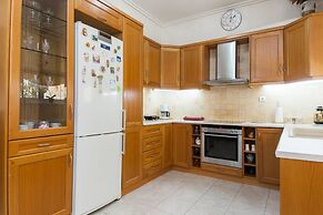Deluxe 2 Bedroom apt in Petroupoli