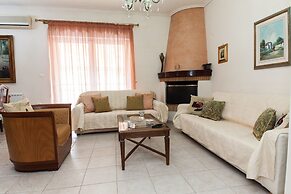 Deluxe 2 Bedroom apt in Petroupoli