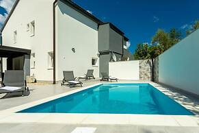 Krk - With Private Pool - H