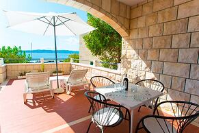 Hope - 30m to the sea & Seaview - A4