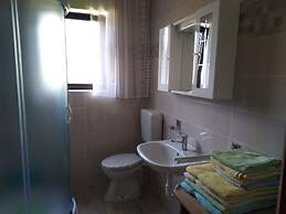 Tomy - With Free Parking - A2