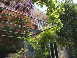 Secret Garden - Seaview - A2