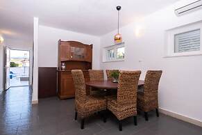 Lili-with Pool Near the sea - H