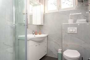 Lili-with Pool Near the sea - H