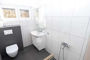 Lili-with Pool Near the sea - H