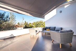 Lili-with Pool Near the sea - H