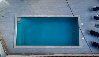 Lili-with Pool Near the sea - H