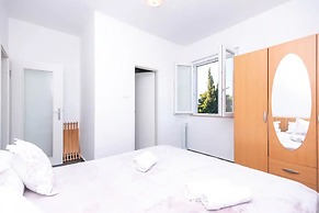 Lili-with Pool Near the sea - H