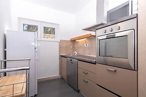 Lili-with Pool Near the sea - H