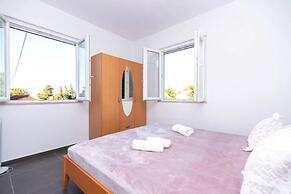 Lili-with Pool Near the sea - H