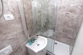 Lili-with Pool Near the sea - H