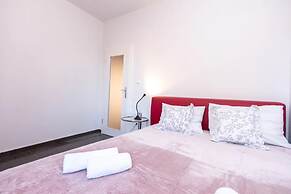 Lili-with Pool Near the sea - H