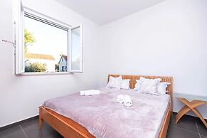 Lili-with Pool Near the sea - H