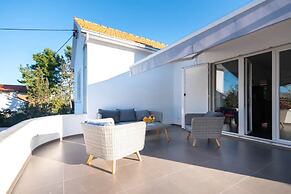 Lili-with Pool Near the sea - H