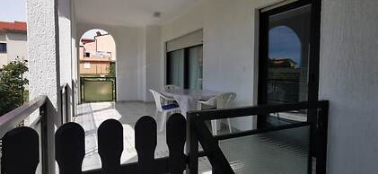 Tomy - With Free Parking - A1