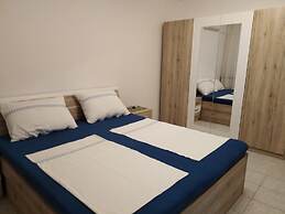 Tomy - With Free Parking - A1