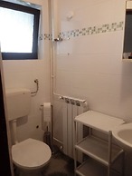 Tomy - With Free Parking - A1