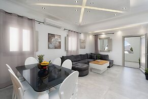 Sea Serenity Villas with Private Jacuzzi