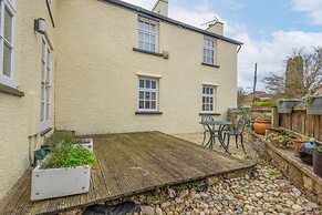 Spacious 3BR in Historic Chepstow, Cottage Garden
