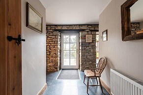 Spacious 3BR in Historic Chepstow, Cottage Garden