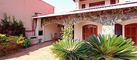 Casa com Piscina e Churrasqueira