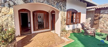 Casa com Piscina e Churrasqueira