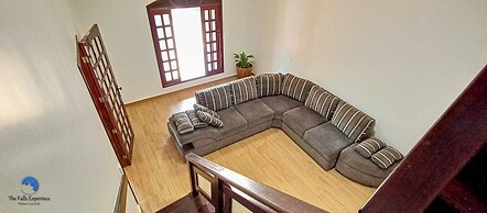 Casa com Piscina e Churrasqueira