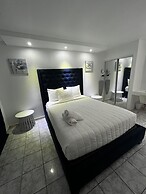 Douglas Highway Hotel