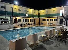 Douglas Highway Hotel