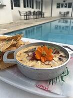 Douglas Highway Hotel