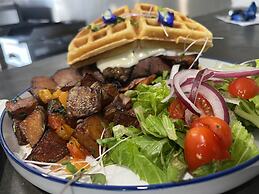 Douglas Highway Hotel