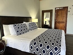 M&M Zavala Hotel and B&B