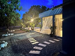 M&M Zavala Hotel and B&B