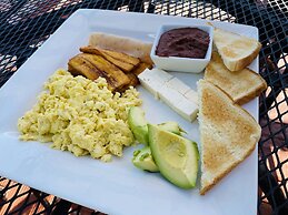 M&M Zavala Hotel and B&B