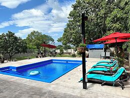 M&M Zavala Hotel and B&B