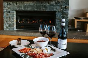 Mt Gold Retreat - Tennis court - Hot Tub