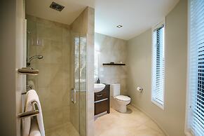 Mt Gold Retreat - Tennis court - Hot Tub